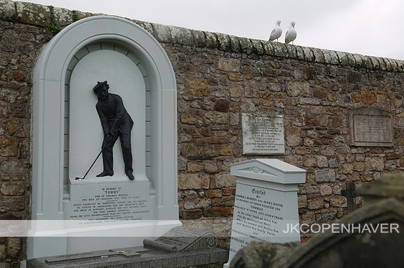 Scotland Doves over Tommy Grave