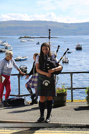 Scotland Female Bagpiper