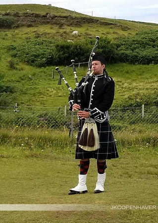 Scotland Male Bagpiper