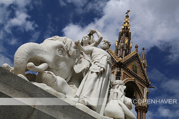 England Regal Statue
