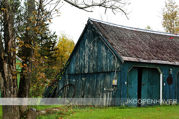 East Vermont Blue Barn Ruggedd-GOOD